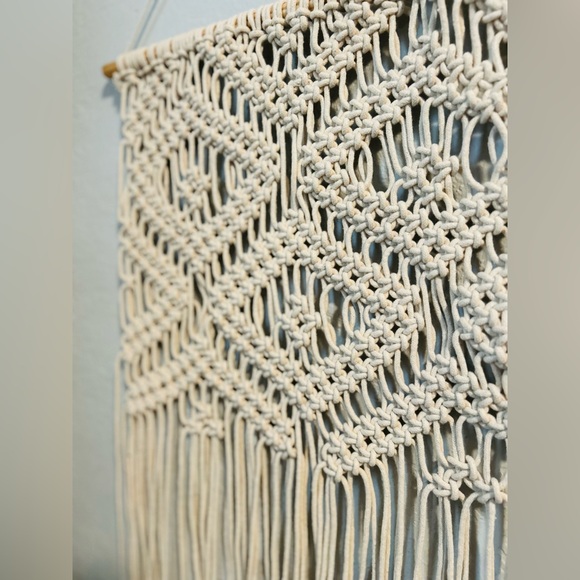 Macrame wall hanging - Picture 2 of 3